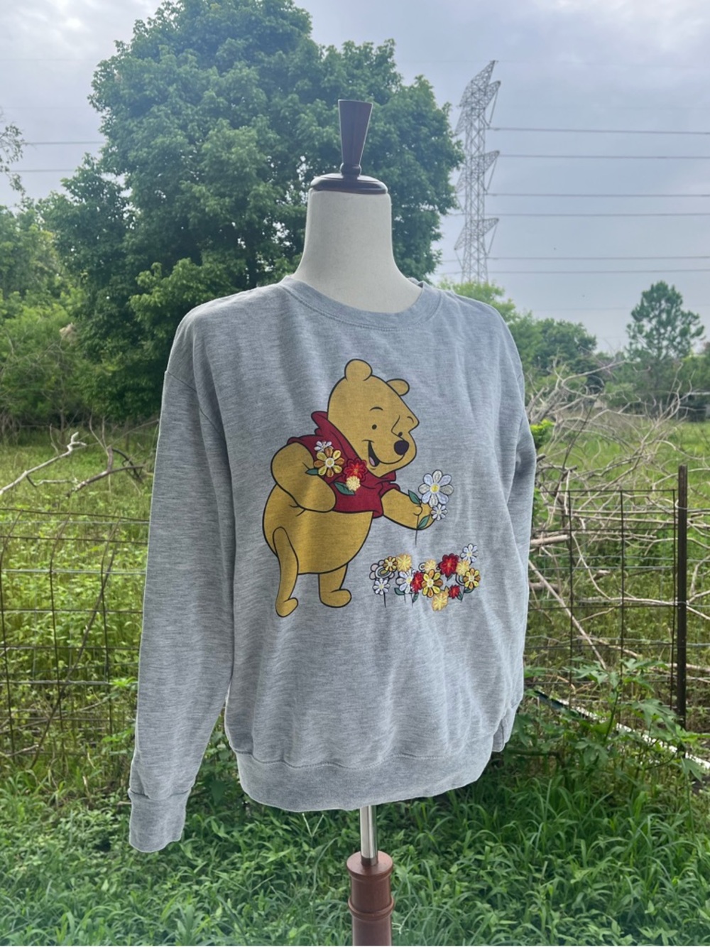 Vintage Disney Winnie the Pooh Floral Graphic Embroidered Crewneck Sweatshirt
